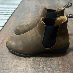 Size 6.5 Blundstone Ankle Boots
